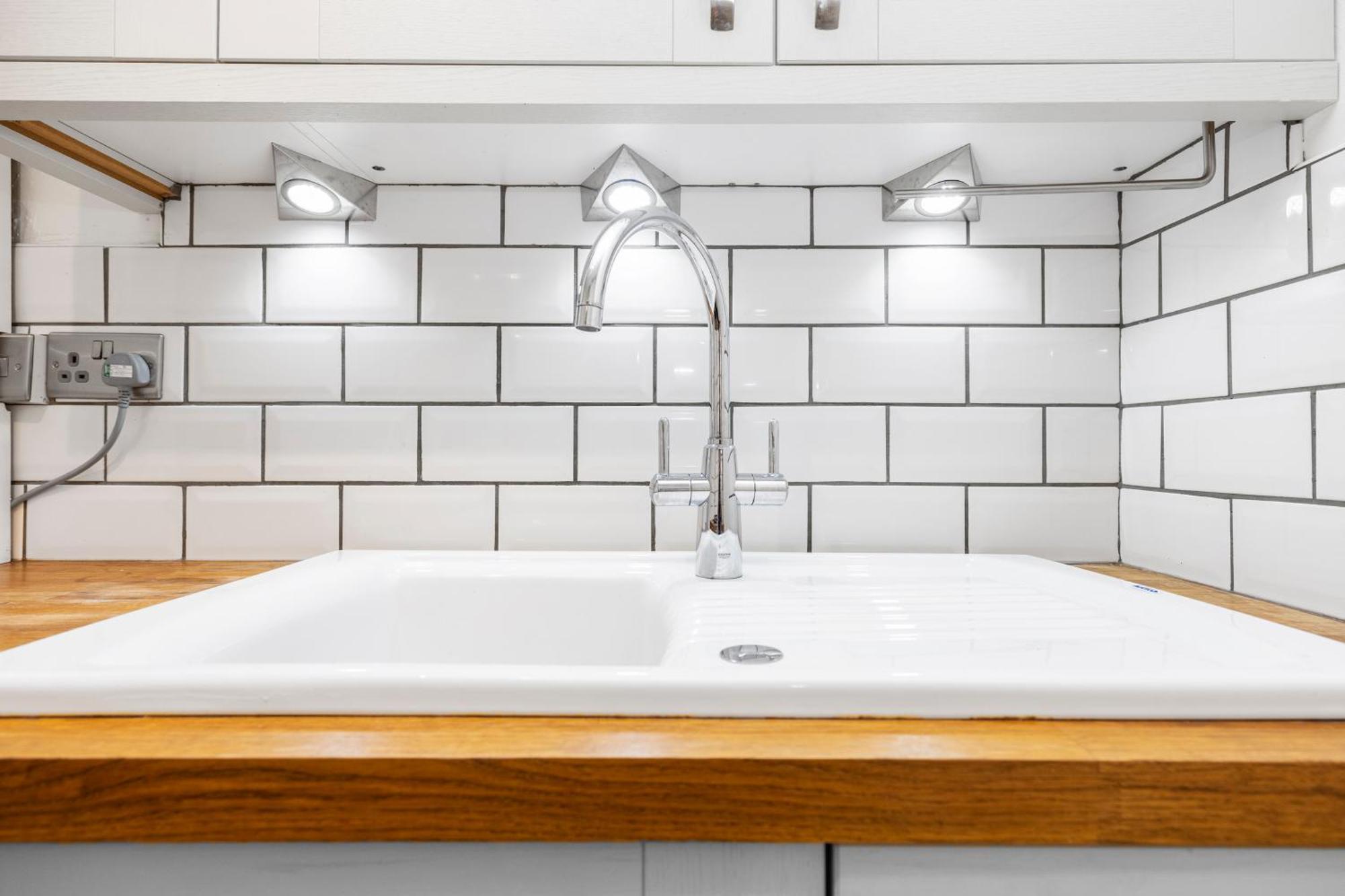 Joivy Modern Flat In City Centre - For Up To 3 Guests Apartment Edinburgh Bagian luar foto