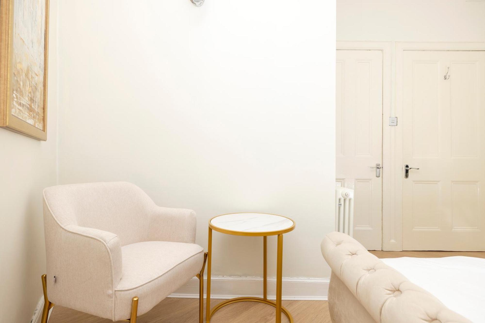 Joivy Modern Flat In City Centre - For Up To 3 Guests Apartment Edinburgh Bagian luar foto