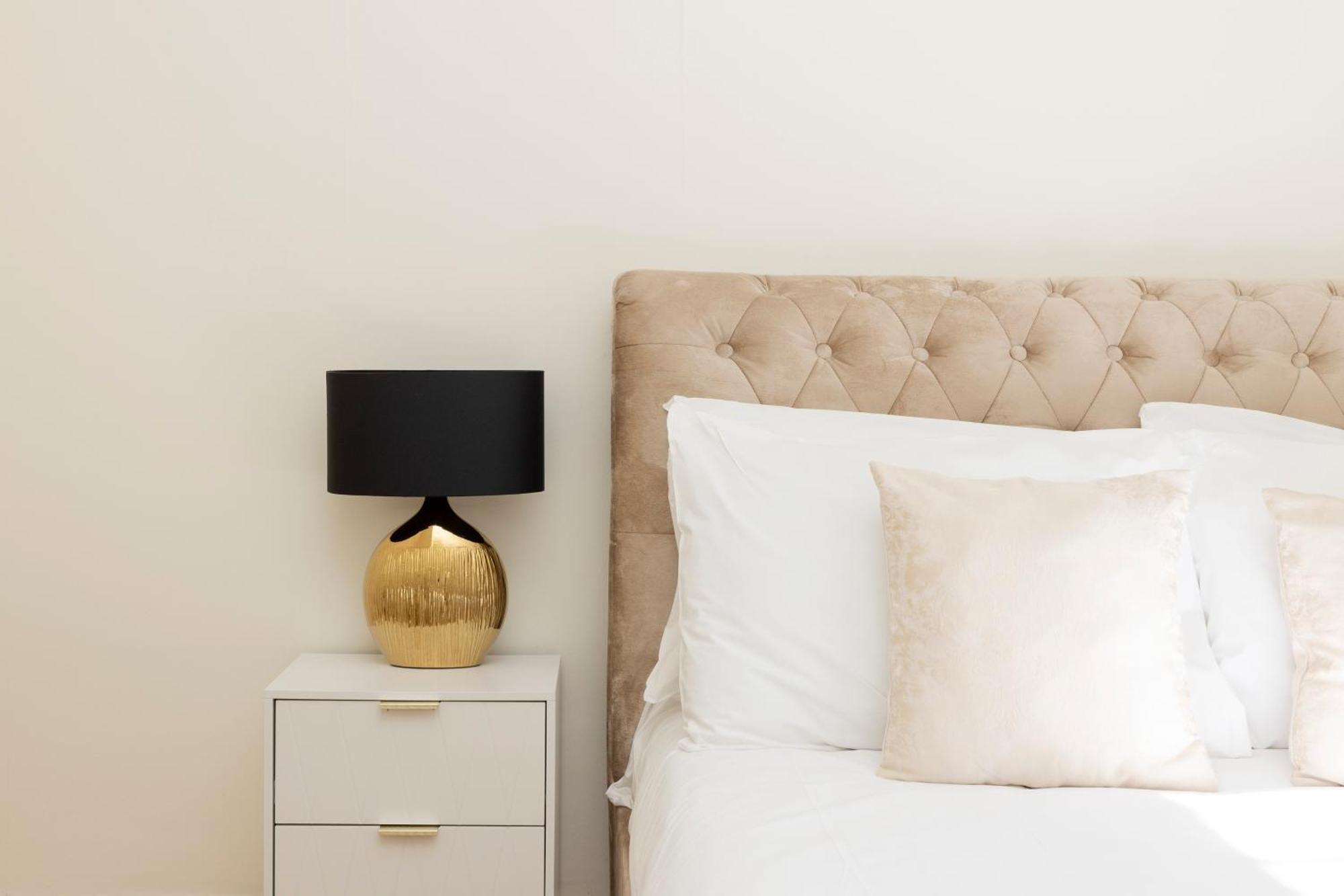 Joivy Modern Flat In City Centre - For Up To 3 Guests Apartment Edinburgh Bagian luar foto