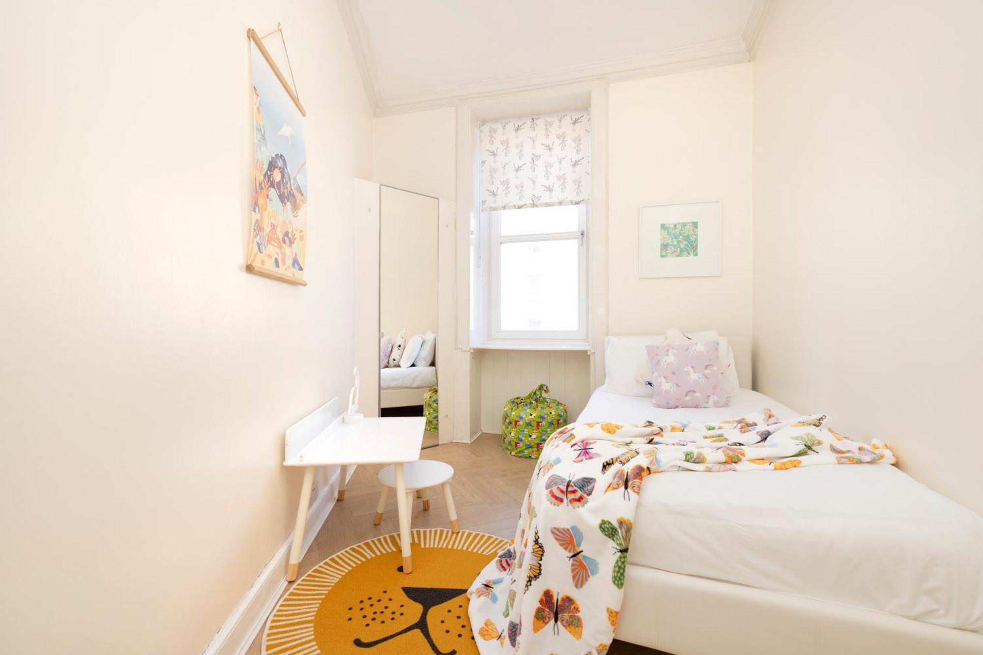 Joivy Modern Flat In City Centre - For Up To 3 Guests Apartment Edinburgh Bagian luar foto