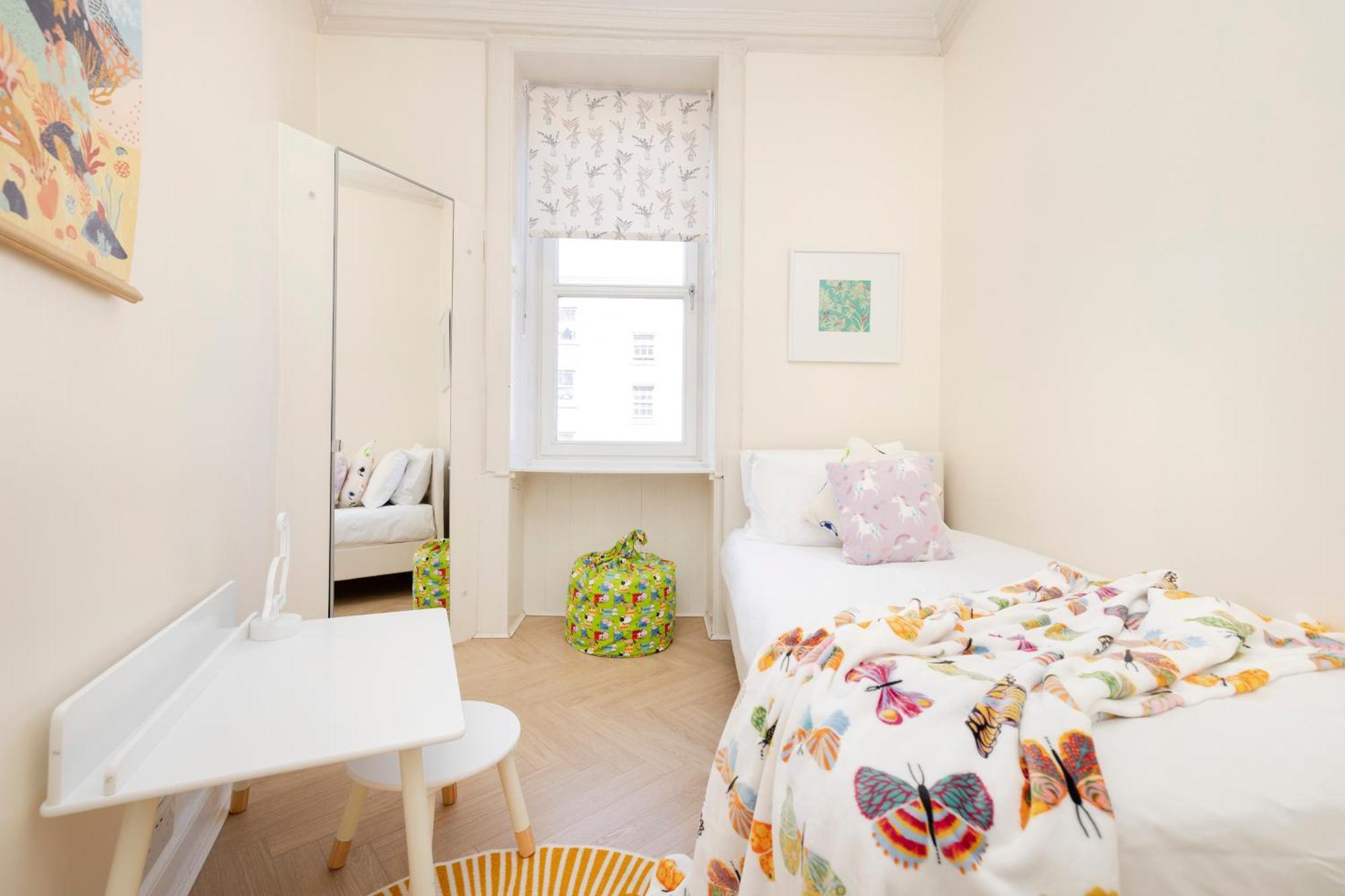 Joivy Modern Flat In City Centre - For Up To 3 Guests Apartment Edinburgh Bagian luar foto