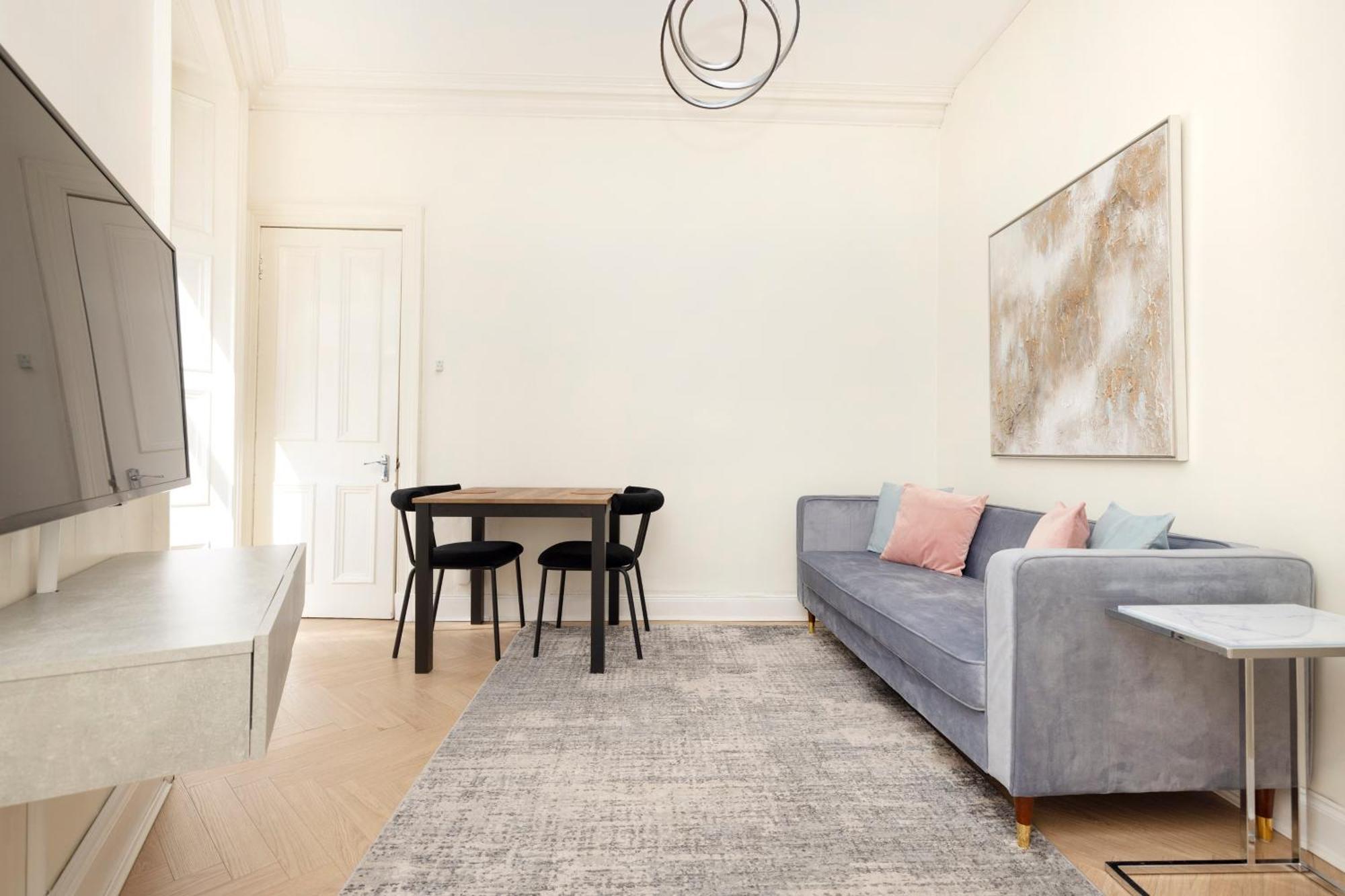 Joivy Modern Flat In City Centre - For Up To 3 Guests Apartment Edinburgh Bagian luar foto