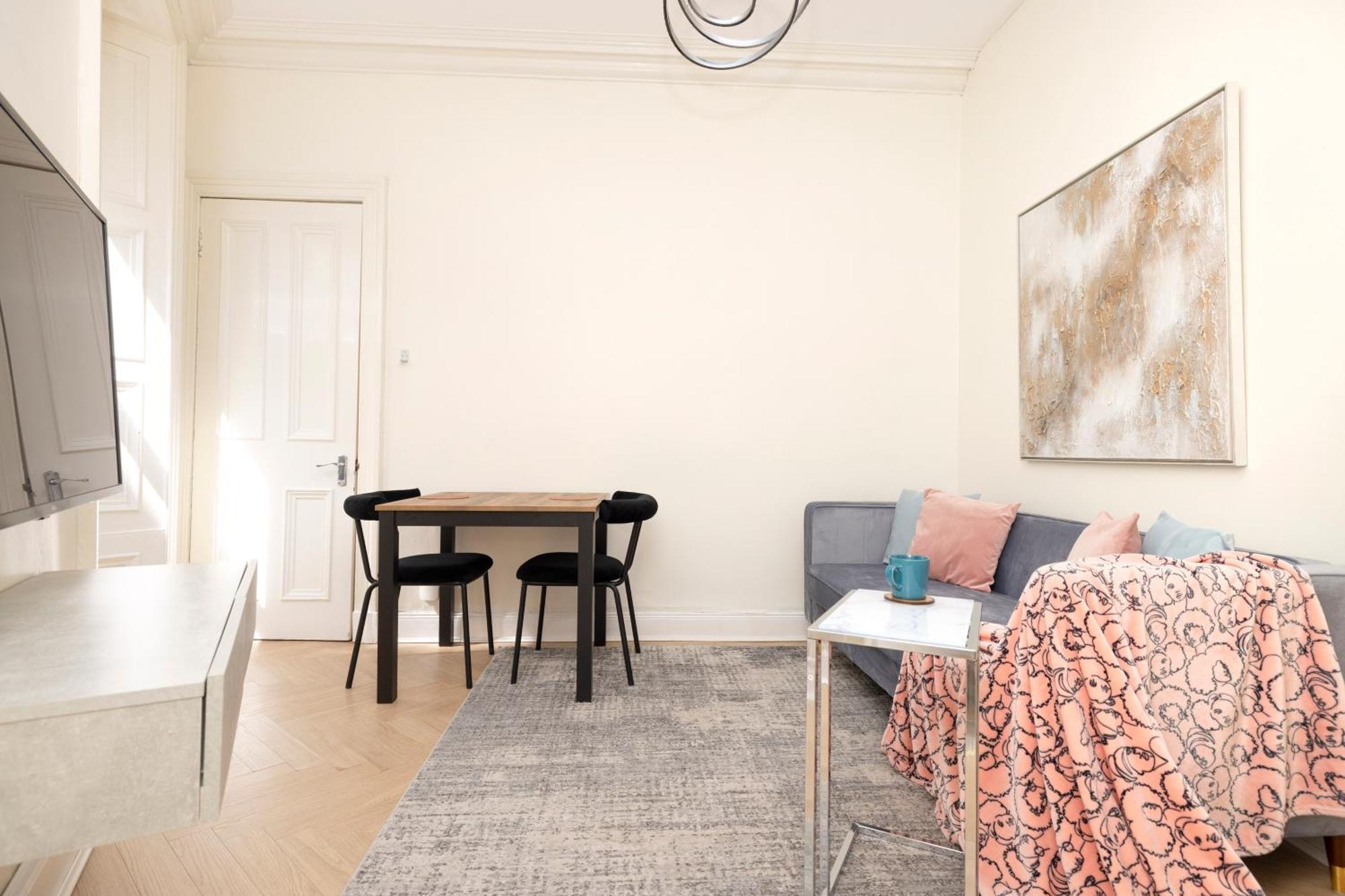 Joivy Modern Flat In City Centre - For Up To 3 Guests Apartment Edinburgh Bagian luar foto